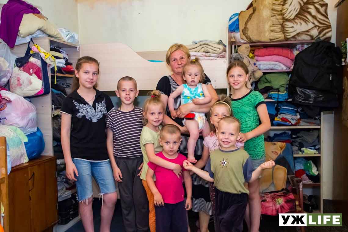 Родині, де вісім сиріт, міський голова обіцяв власне житло