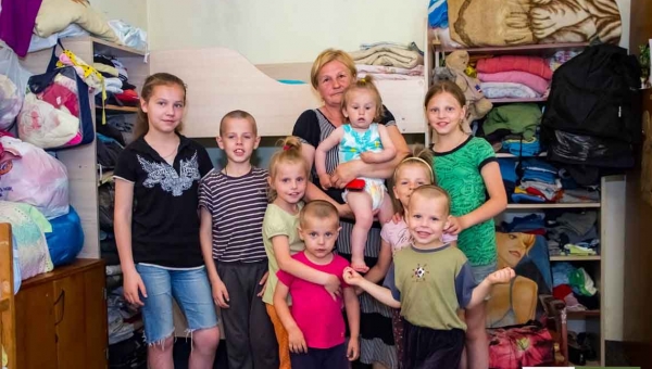 Родині, де вісім сиріт, міський голова обіцяв власне житло