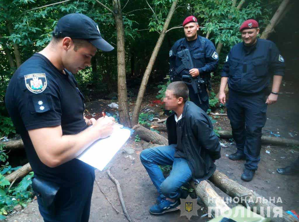У Коростені серед білого дня по вулиці гуляв чоловік з гранатою в кишені