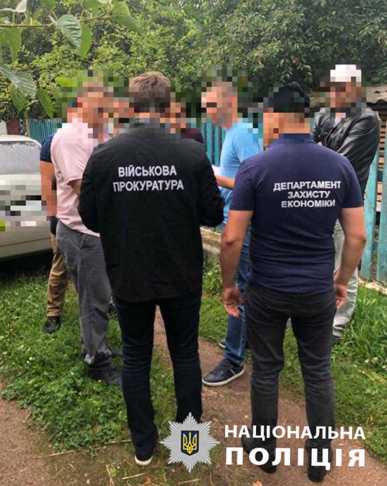 Посадовця Коростенської районної ради викрили у хабарництві