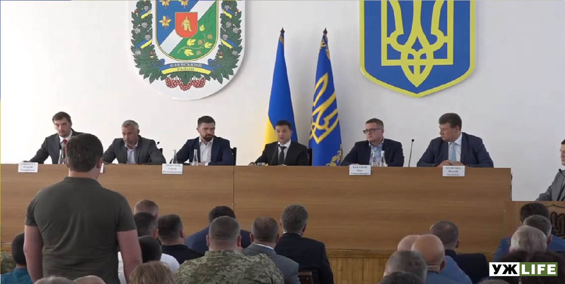 У Олевську Зеленський доручив звільнити керівників двох райвідділів поліції в Житомирській області та запропонував Печененку написати заяву