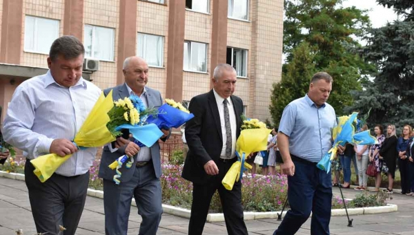 Володимир Арешонков в компанії голови Коростенської райради Клименка, якого звинуватили в хабарництві, «відсвяткував» День прапора