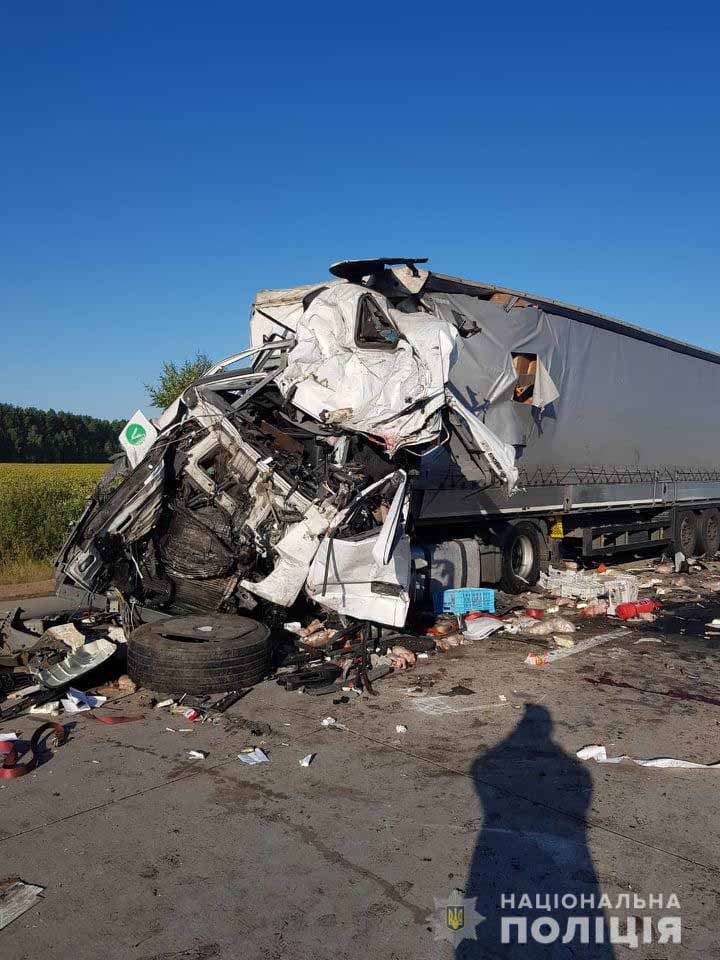 Страшна аварія на Малинщині: двоє людей загинули