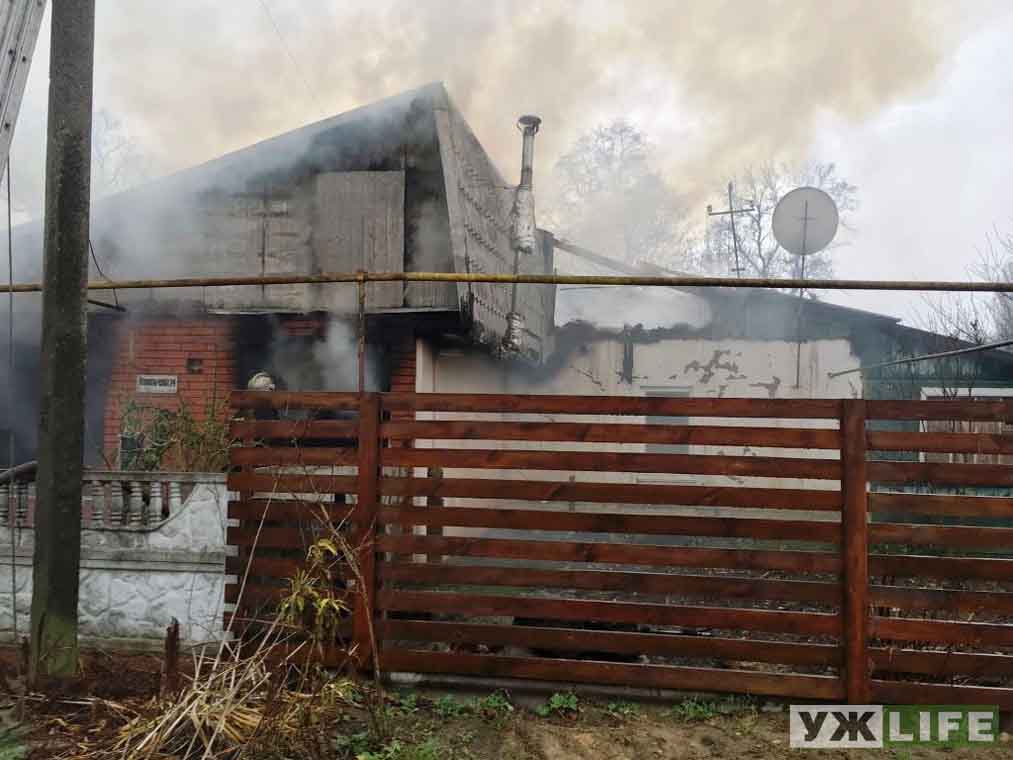 У Малині через коротке замкнення загорівся будинок