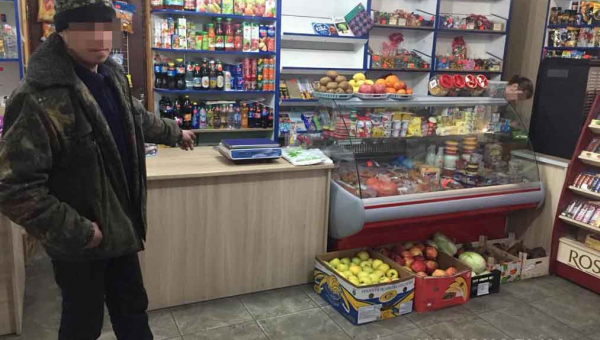 Олевчанин розраховувався за товари сувенірними купюрами і був затриманий ?ФОТО