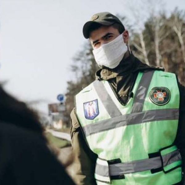 З 6 квітня в Україні забороняється ходити без документів і більш ніж по двоє