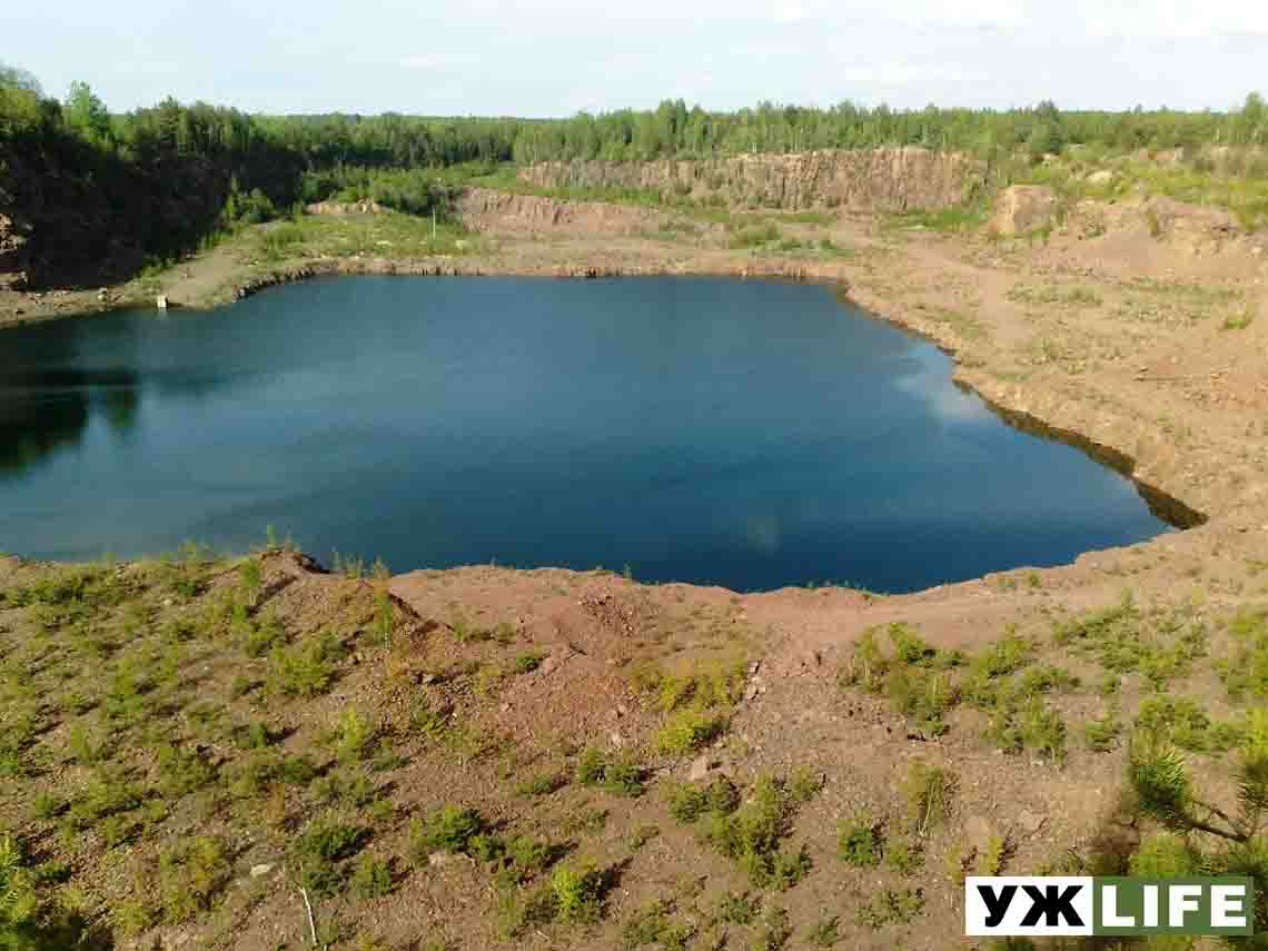 В Лугинському районі втопився хлопець, який з компанією відпочивав на кар’єрі