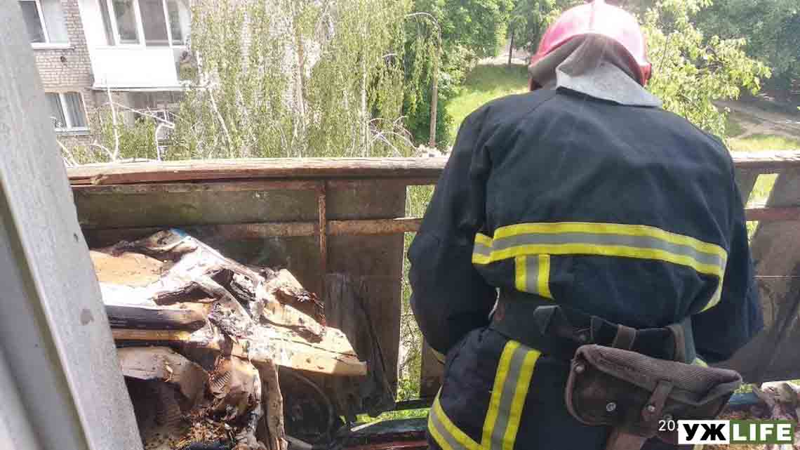 В Коростені сталася пожежа на балконі через цигарку (ФОТО)