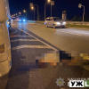 На трасі Київ – Чоп у Житомирській області пасажир розбив скло в автобусі та вискочив на дорогу, чоловіка на смерть збила фура