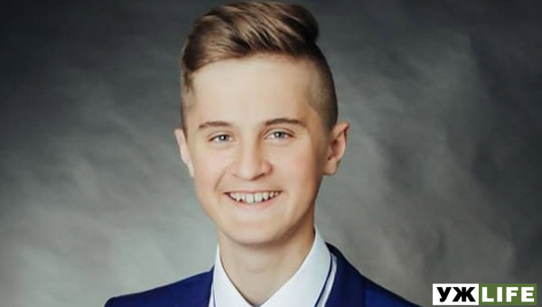 Рятувальники вручили подяку 18-річному овручанину, який врятував із води двох неповнолітніх дівчат