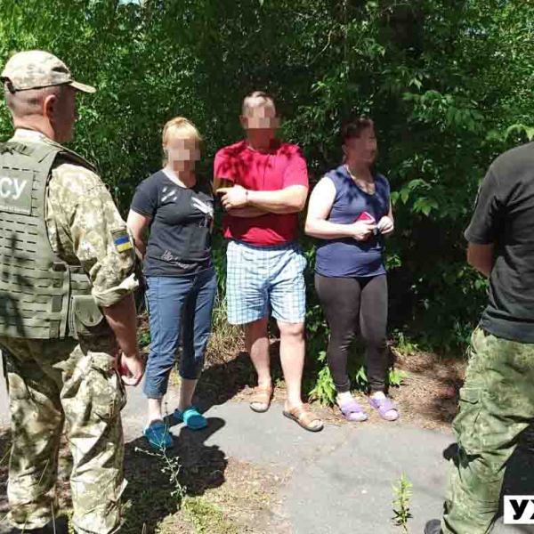На Житомирщині знову затримали збирачів чорниці у забрудненій радіацією зоні (ВІДЕО)