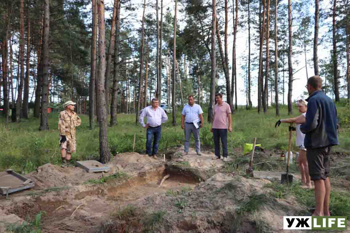 В Олевському районі на місці давньоримського кладу тривають розкопки (ФОТО)