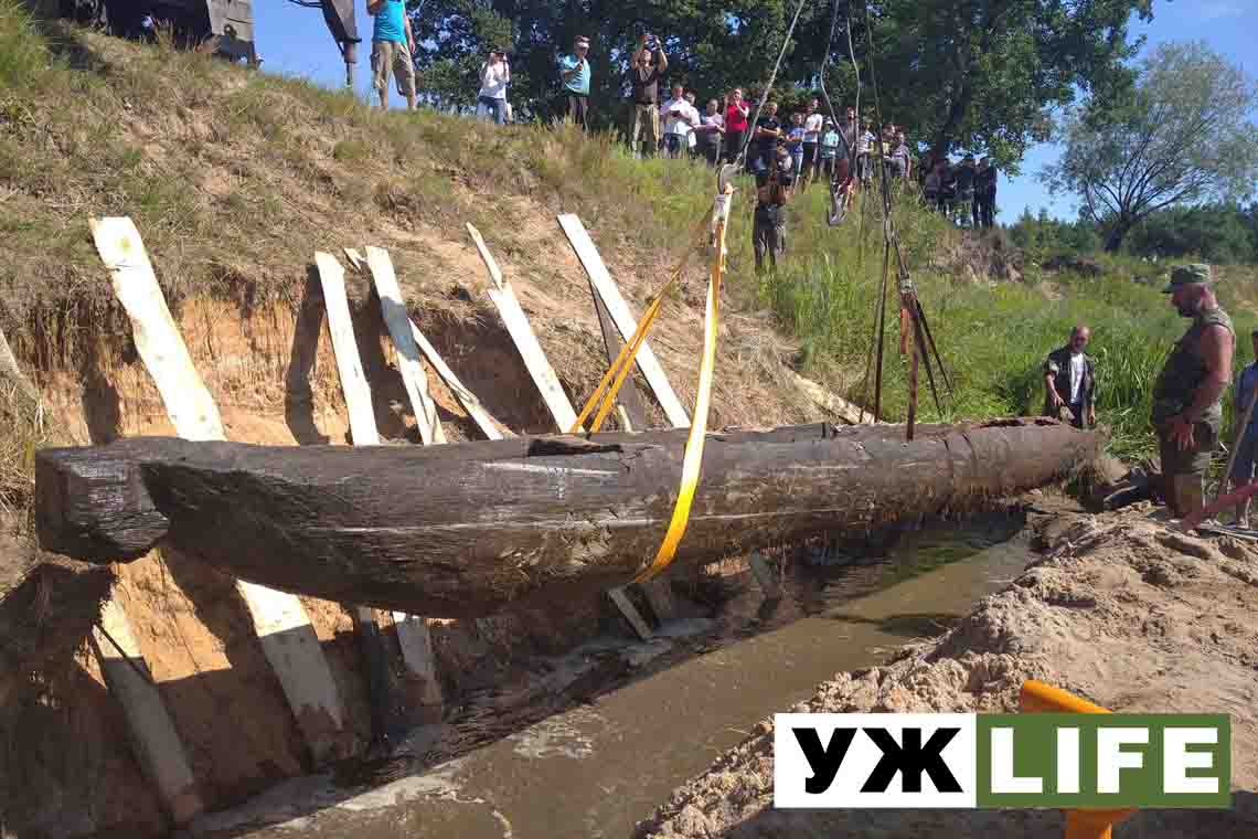 На Олевщині знайшли стародавній човен-довбанку ?ФОТОрепортаж