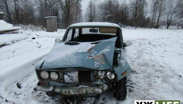 На Олевщині ВАЗ з’їхав у кювет: постраждав пасажир, який згодом помер (ФОТО)