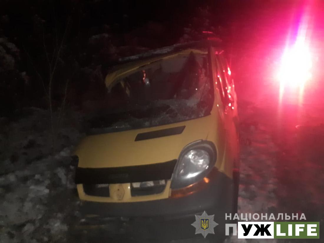 На Олевщині мікроавтобус в’їхав у ЗІЛ: один чоловік загинув, ще 5 – отримали травми