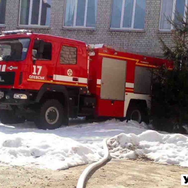 На Олевщині рятувальники відкачали воду з підвалу школи та двох обійсть (ФОТО)