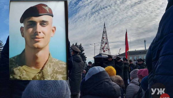 У Коростені попрощалися із загиблим у зоні ООС десантником