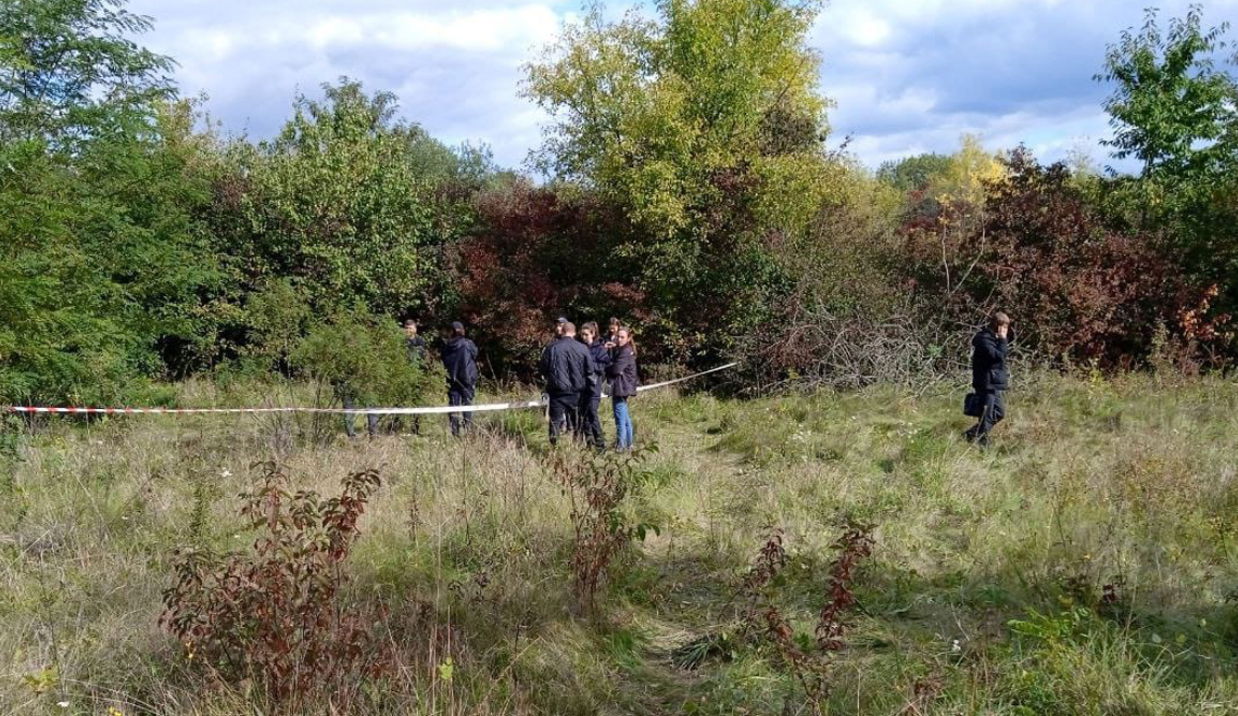 Поговорила телефоном, і зв'язок урвався: поблизу села на Житомирщині знайшли тіло 18-річної дівчини