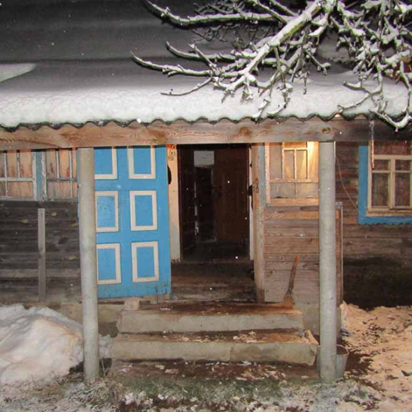 В селі на Житомирщині п'яний гість вбив господаря і заснув, а прокинувшись, викликав поліцію
