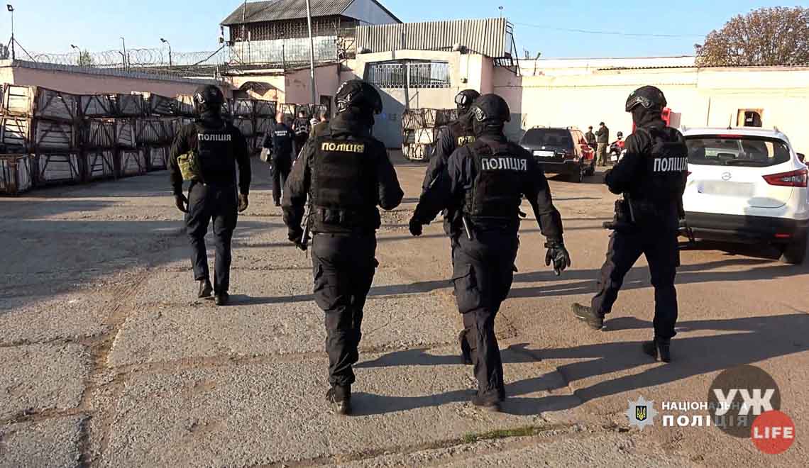 Обіцяли доставити до лінії фронту: в’язні колонії на Житомирщині продавали неіснуючі авто для ЗСУ