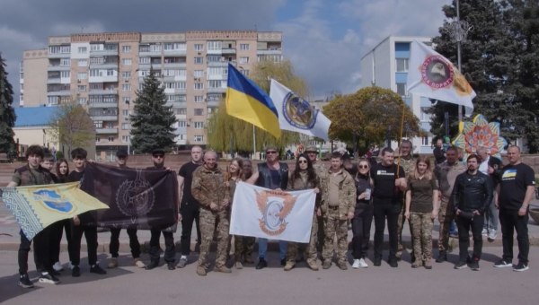 Вшанування загиблих воїнів, допомога інтернату, майстер-клас на березі річки Уж: волонтери провели насичений день на Коростенщині