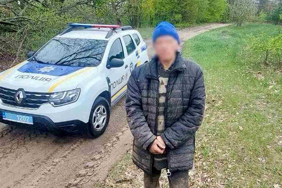 В Житомирській області чоловік заблукав у лісі та провів там усю ніч