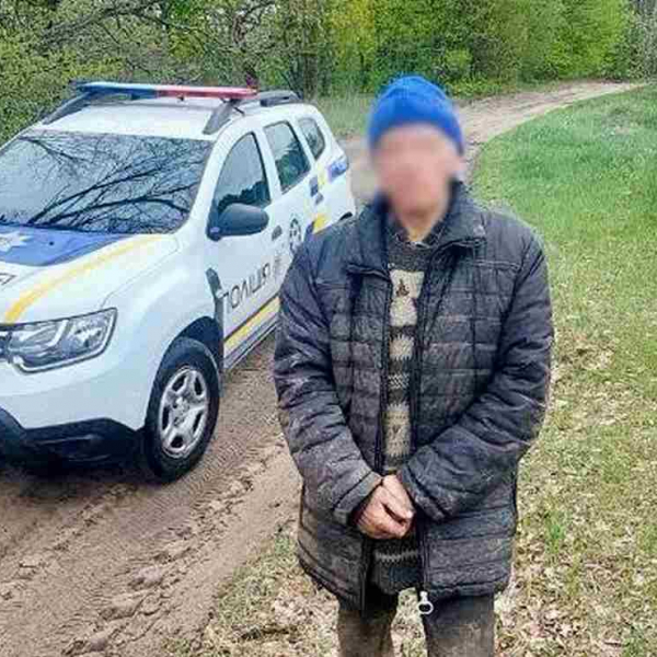 В Житомирській області чоловік заблукав у лісі та провів там усю ніч