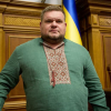 Записав на маму кілька квартир, Tesla і не лише: колишній очільник парторганізації 