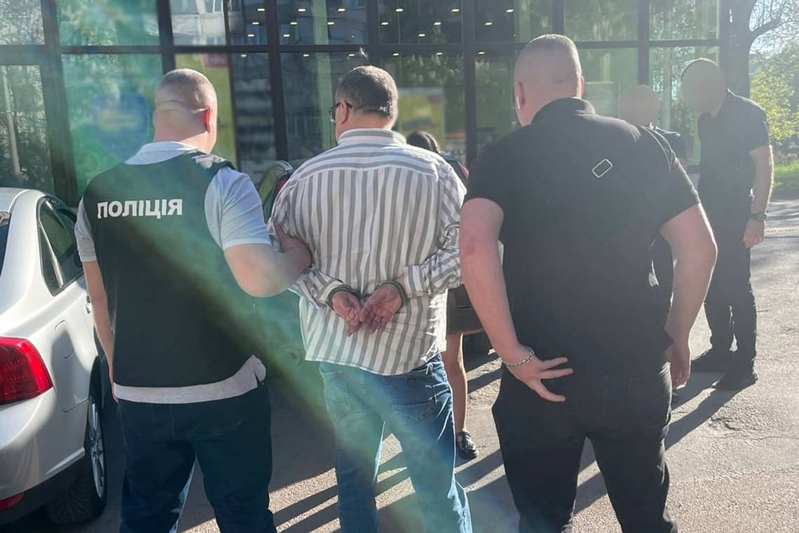 «Білий квиток» для військовозобов’язаного – на Житомирщині поліція викрила лікаря ВЛК 