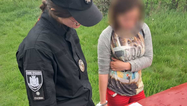 На Житомирщині затримали 15-річну дівчину: підозрюють у замаху на вбивство через ревнощі
