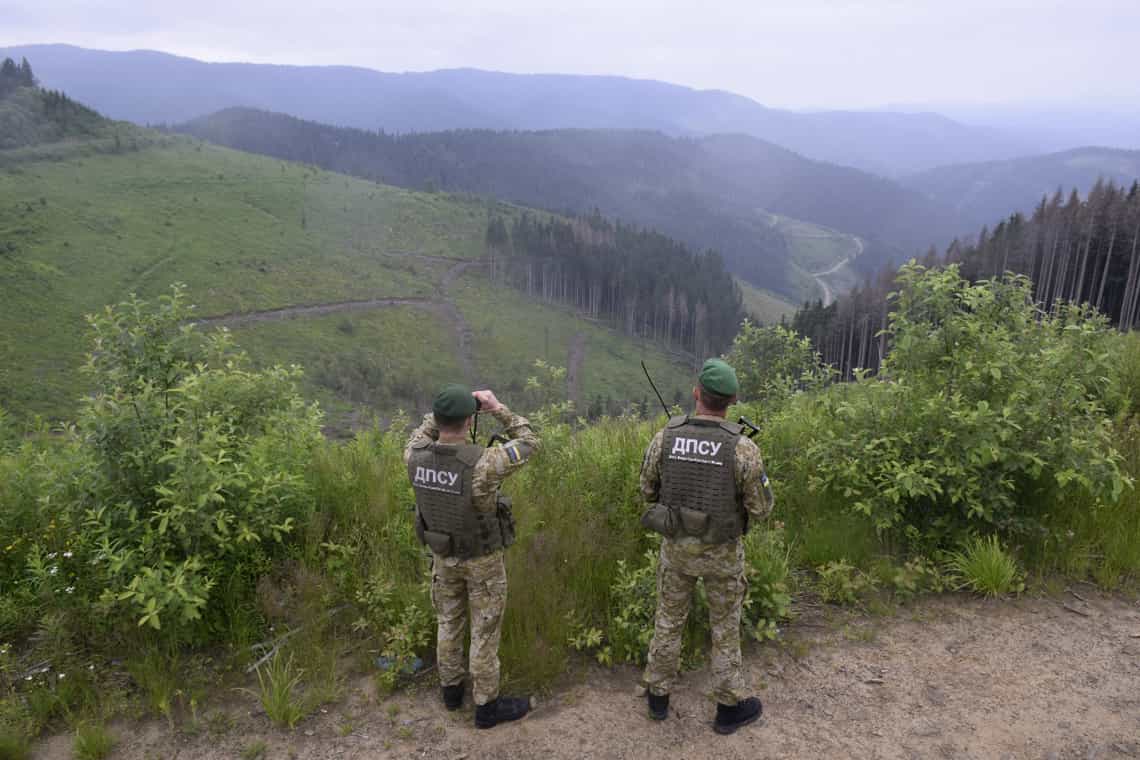 Прикордонники спіймали жителя Житомирщини, який через гори намагався потрапити до Румунії