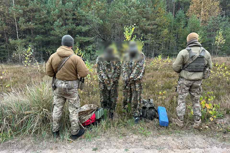 На Житомирщині затримали двох киян у «кікіморах», які намагалися втекти за кордон